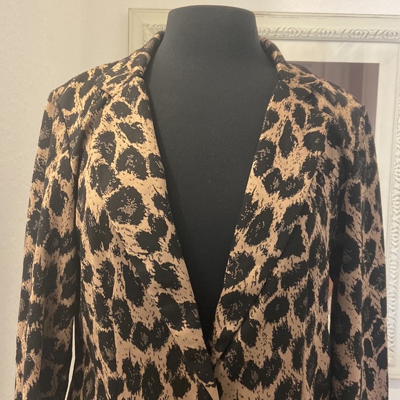 LAURA CRUZ 2PC LEPOARD BLAZER & PANT SUIT. - Picture 5 of 10